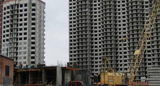 UP - квартал Сколковский - вид на строящиеся корпуса 11 и 12 со стороны улицы Чистяковой Квартирный контроль