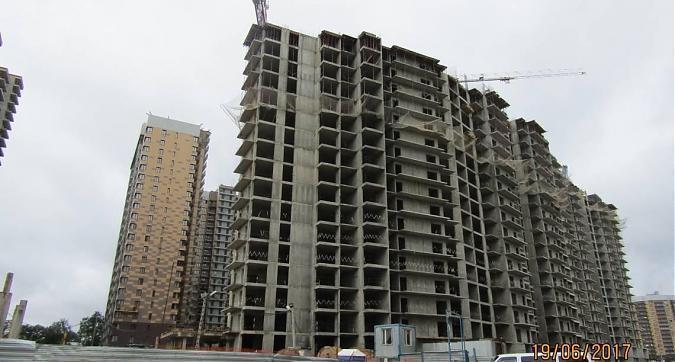 UP - квартал Сколковский - вид на строящиеся корпуса 7 и 8 со стороны улицы Чистяковой Квартирный контроль