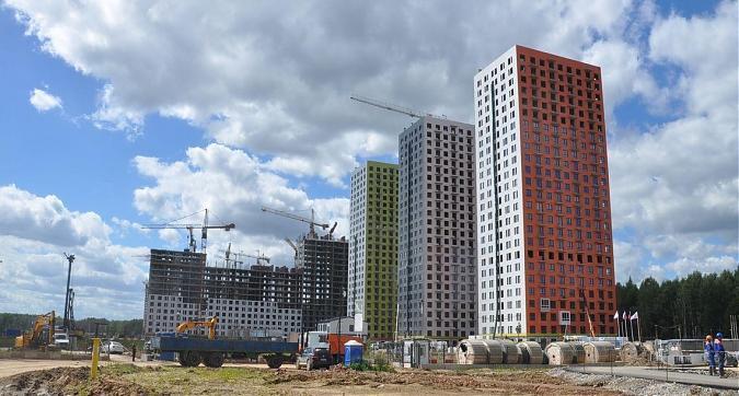 ЖК Саларьево парк, 1-й 2-й и 3-й и 4-й корпус, вид со стороны метро Саларьево, фото 2 Квартирный контроль