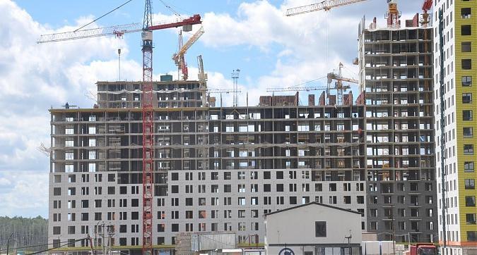 ЖК Саларьево парк, 4-й корпус, вид со стороны метро Саларьево Квартирный контроль