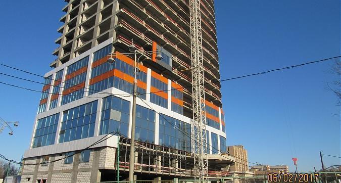Вид с Мосфильмовской улицы на МФК Штаб-Квартира на Мосфильмовской Квартирный контроль
