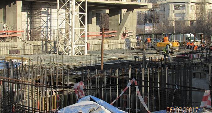 Вид с Мосфильмовской улицы на МФК Штаб-Квартира на Мосфильмовской Квартирный контроль